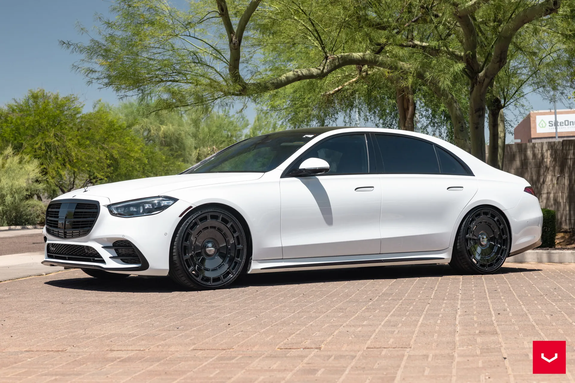 Mercedes Benz S-Class, 1