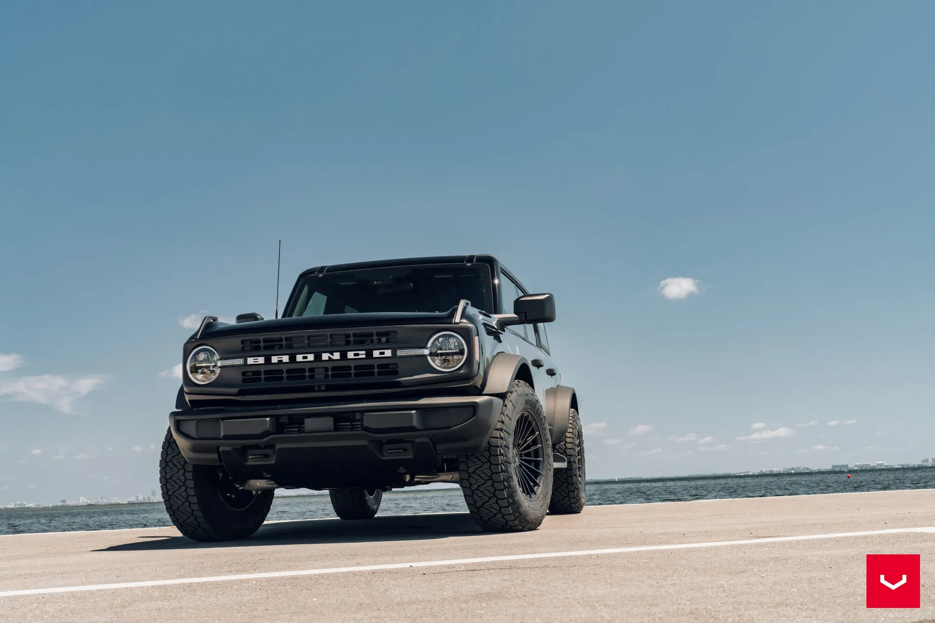Ford Bronco, 1