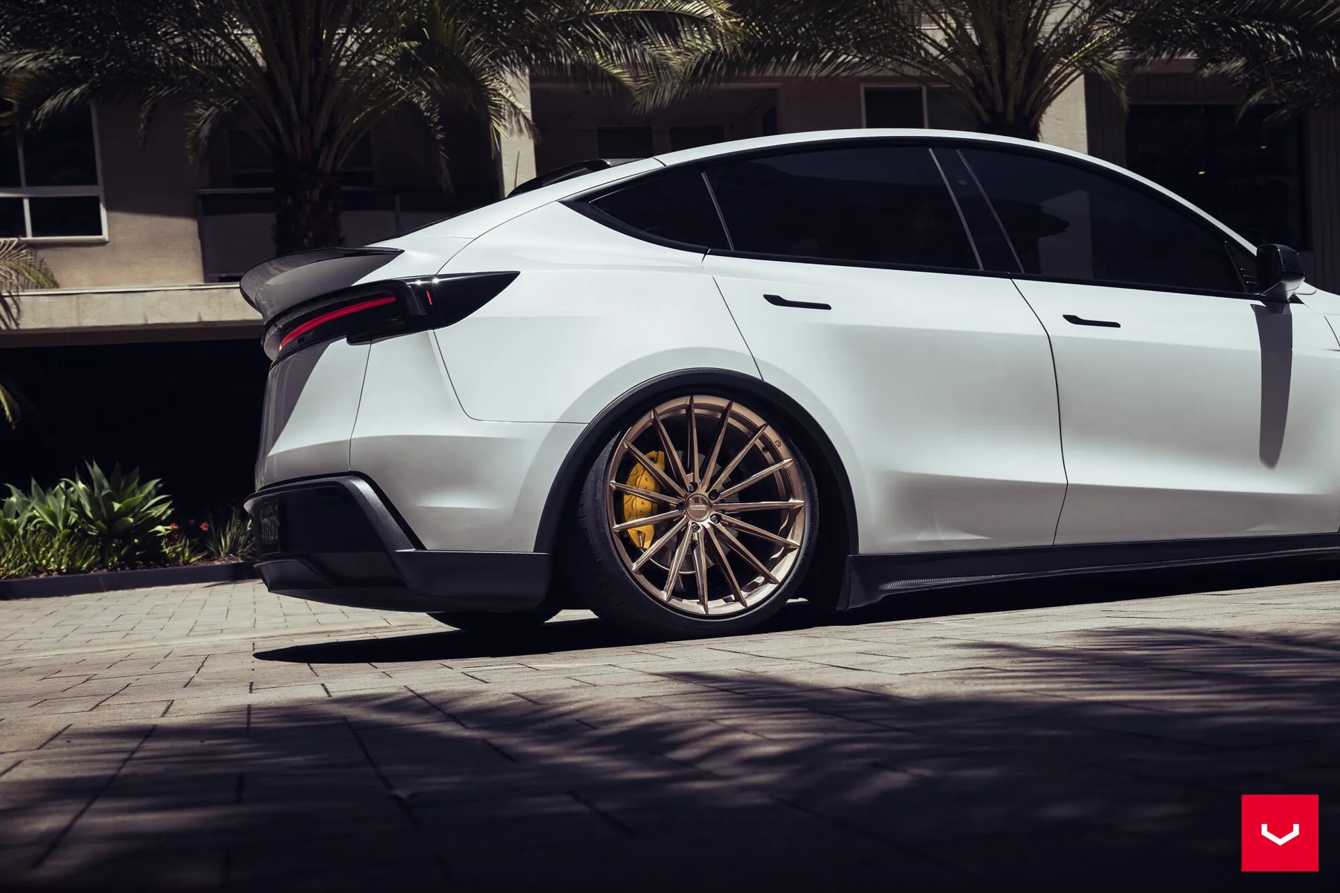 Tesla Model Y, 16