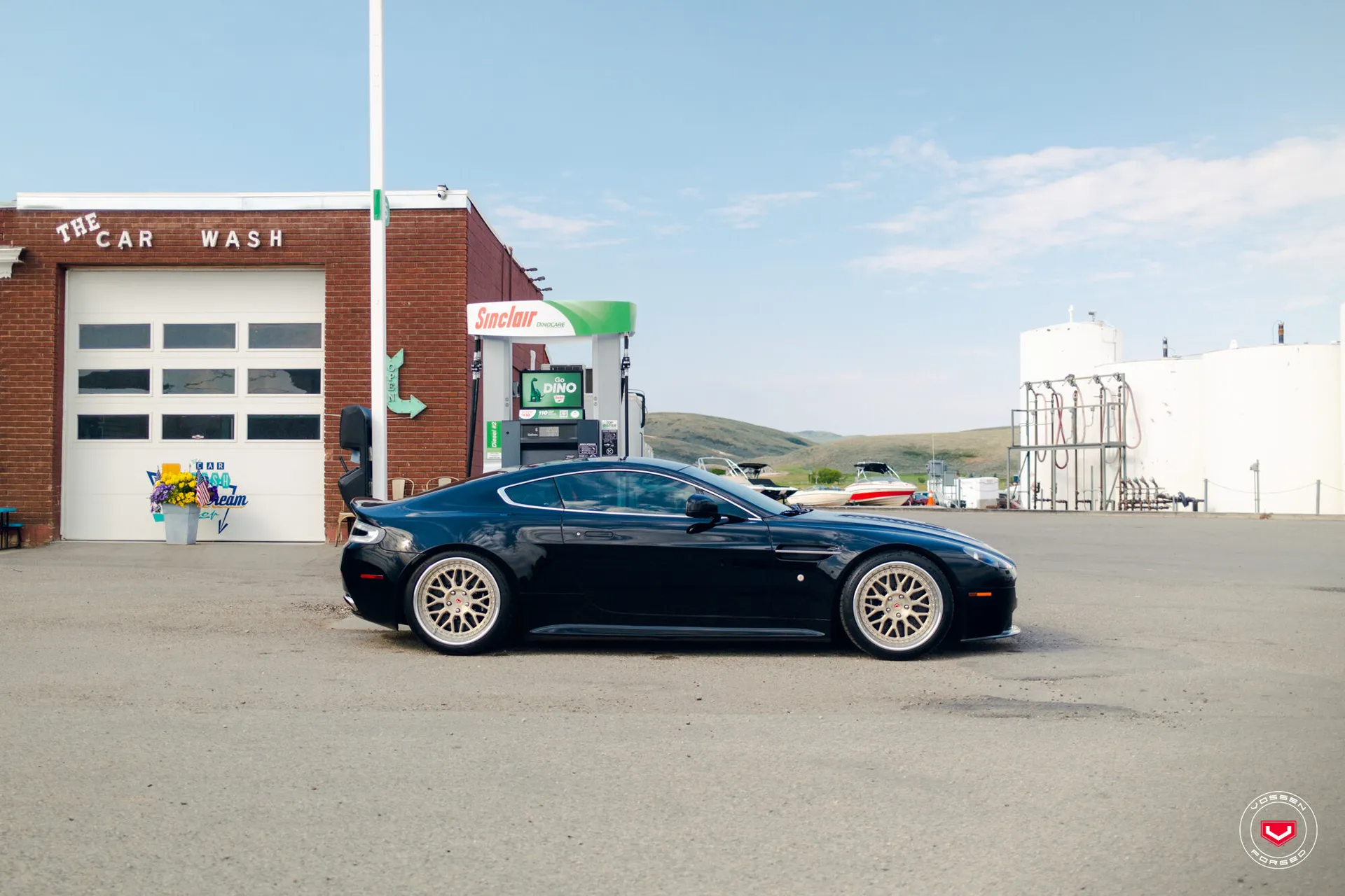 Aston Martin Vantage, 9