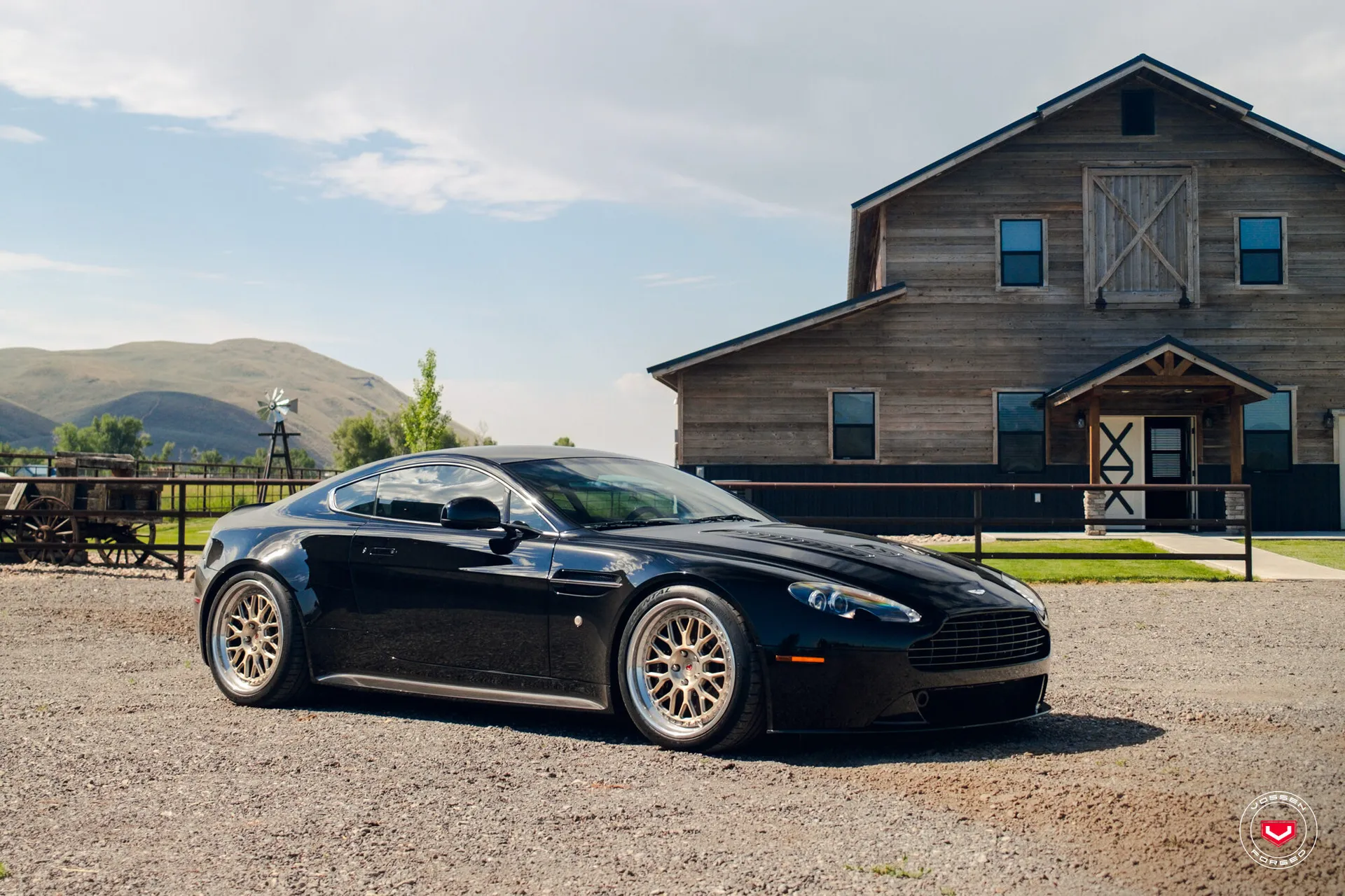 Aston Martin Vantage, 1