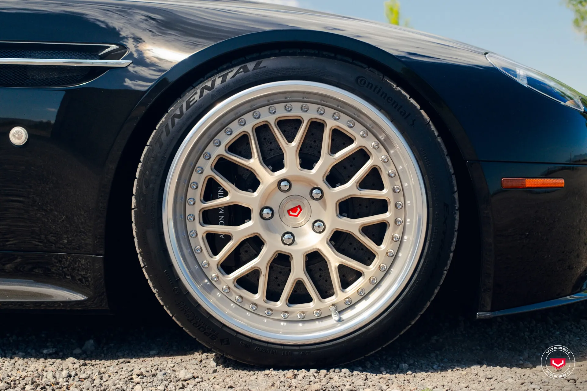 Aston Martin Vantage, 6