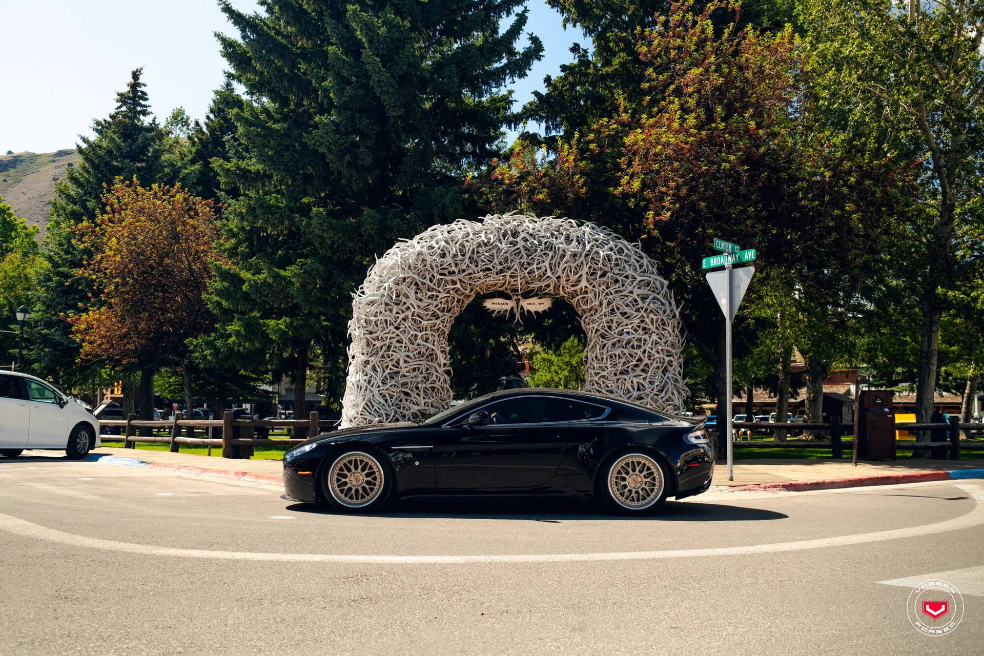 Aston Martin Vantage, 3