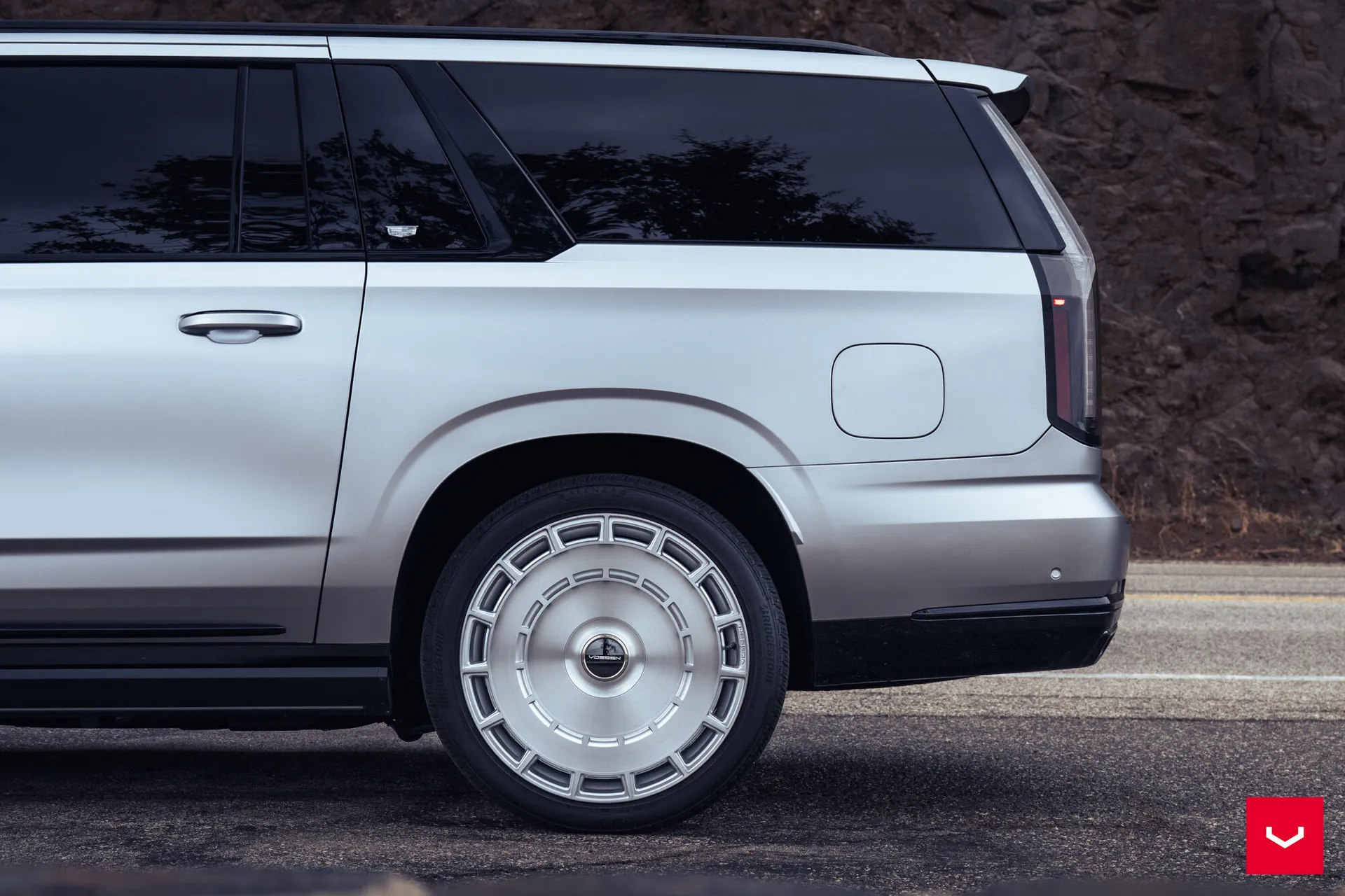 Cadillac Escalade, 13