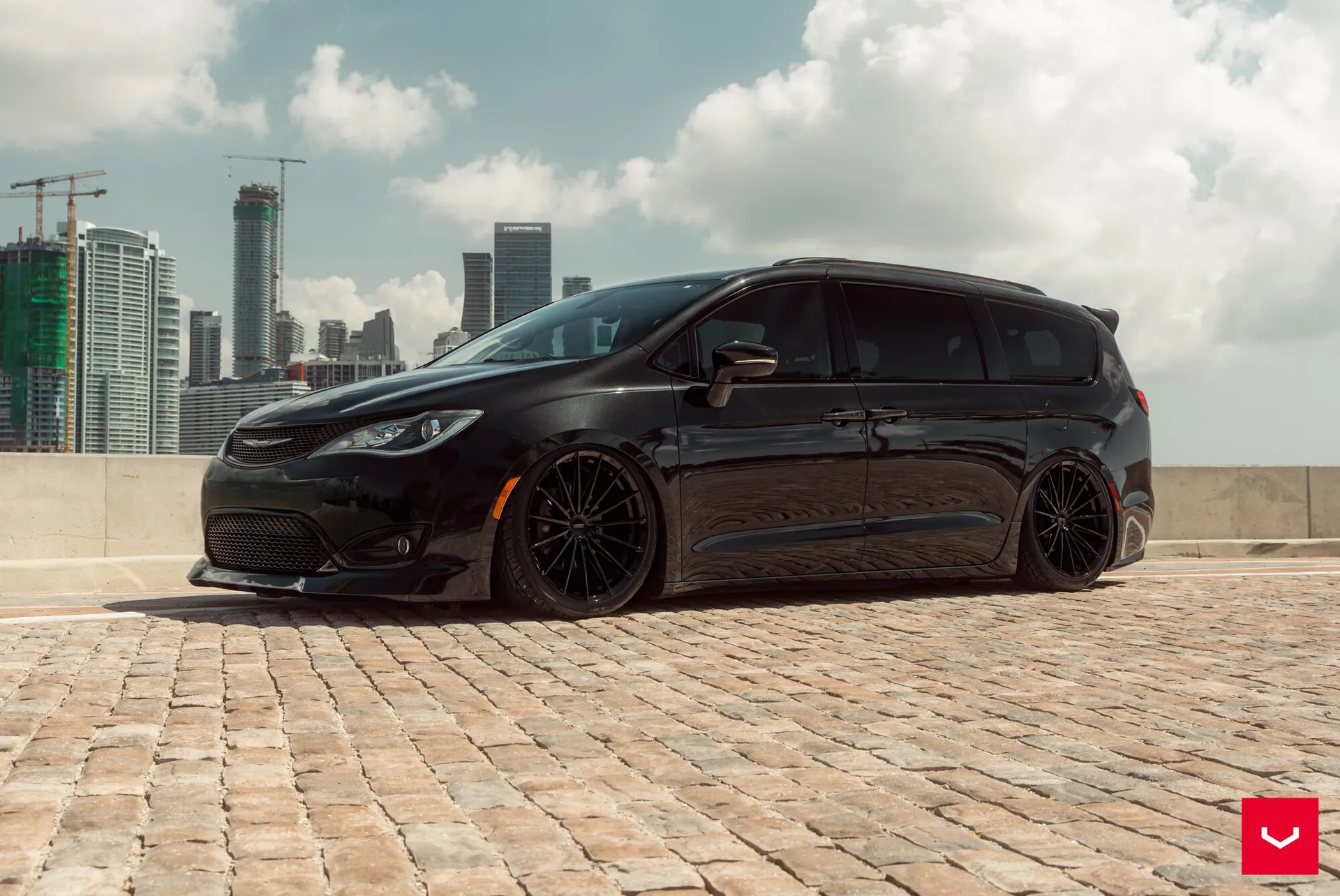 Chrysler Pacifica, 12