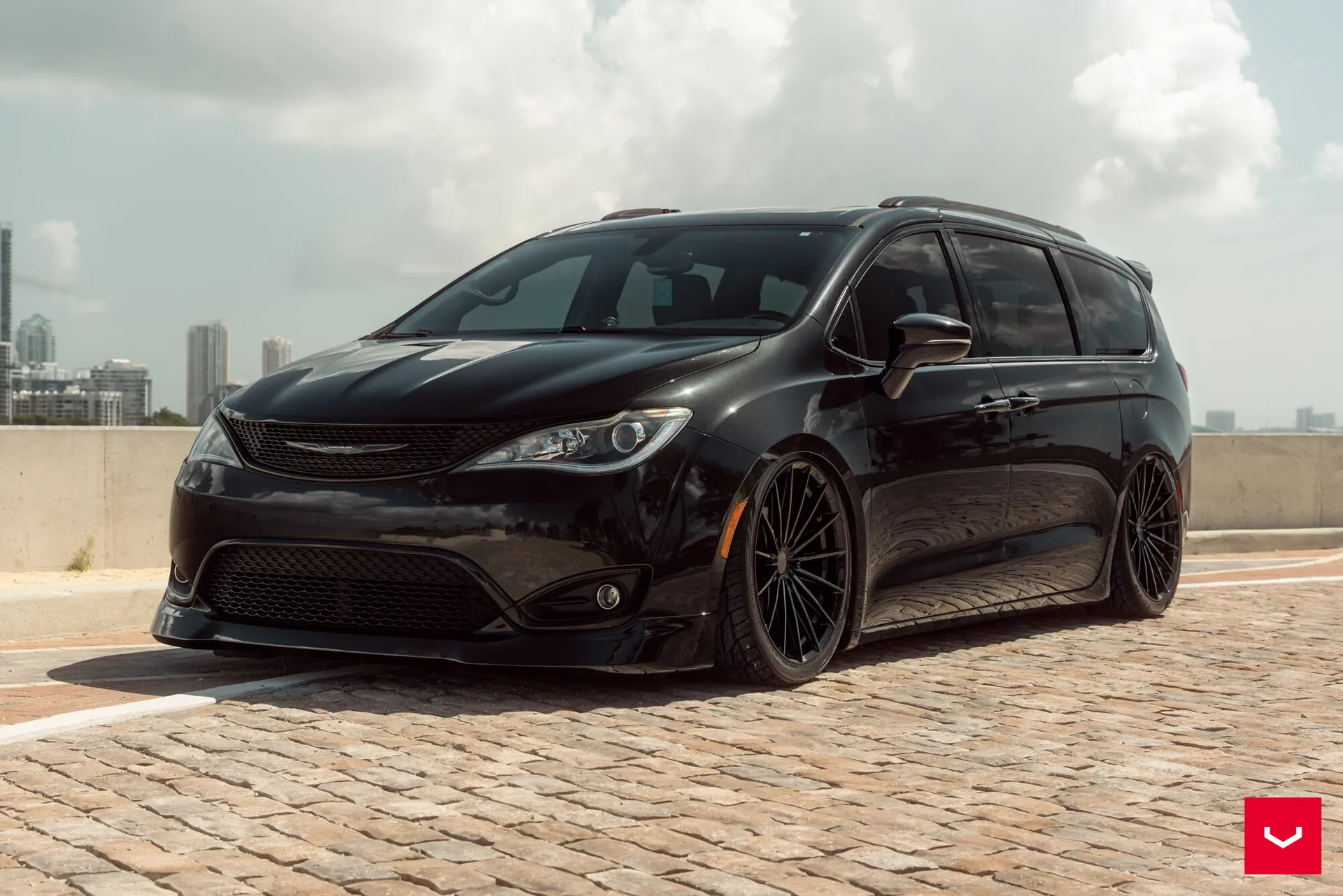 Chrysler Pacifica, 1