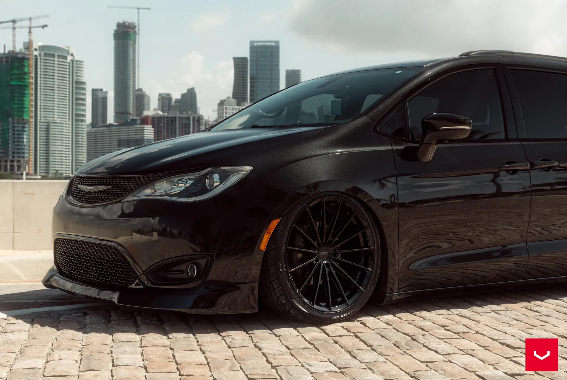 Chrysler Pacifica, 10
