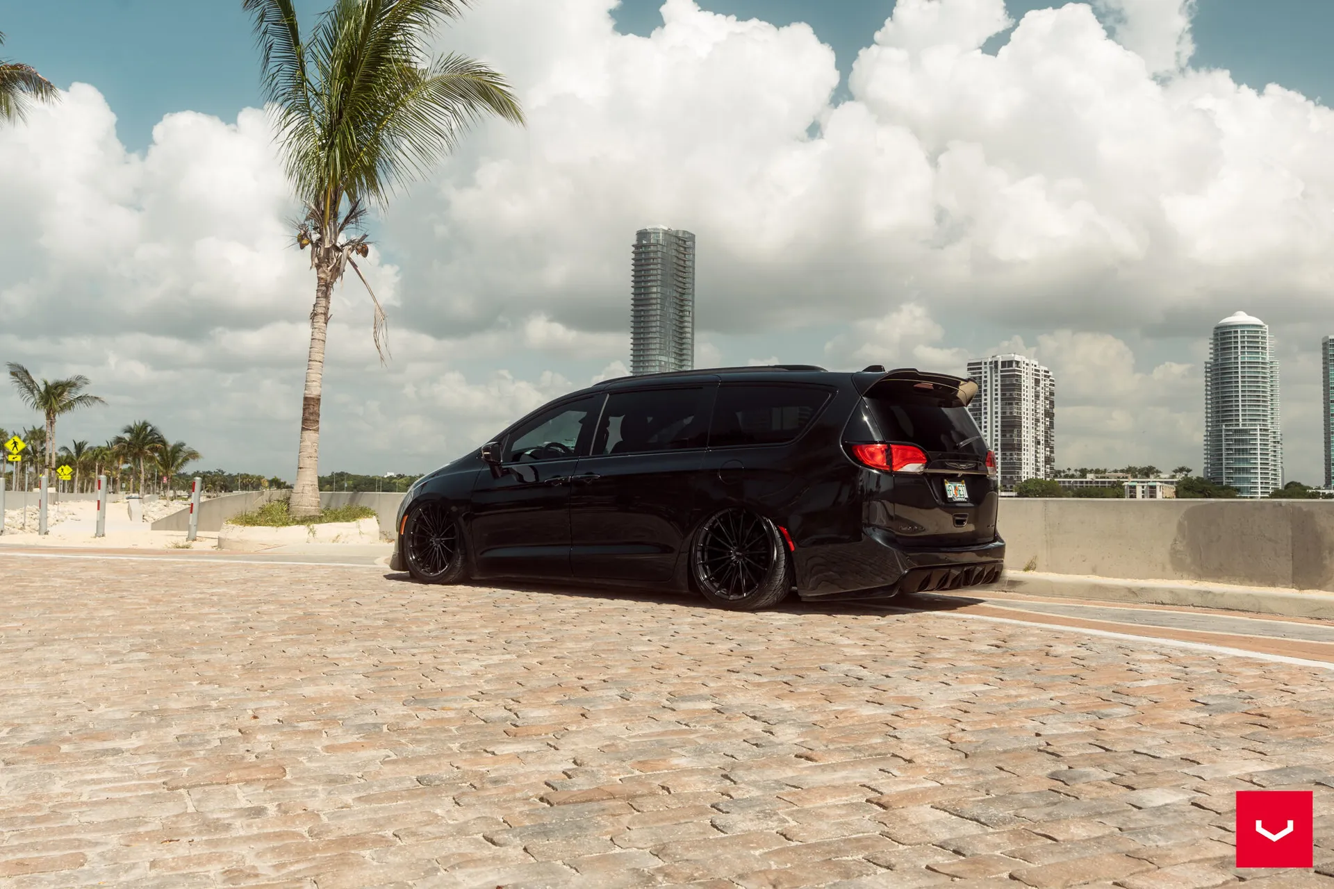 Chrysler Pacifica, 2