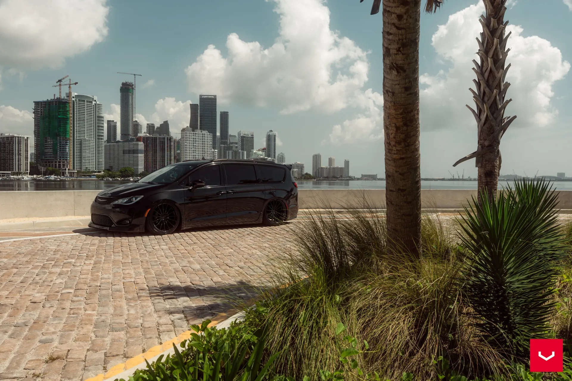 Chrysler Pacifica, 8