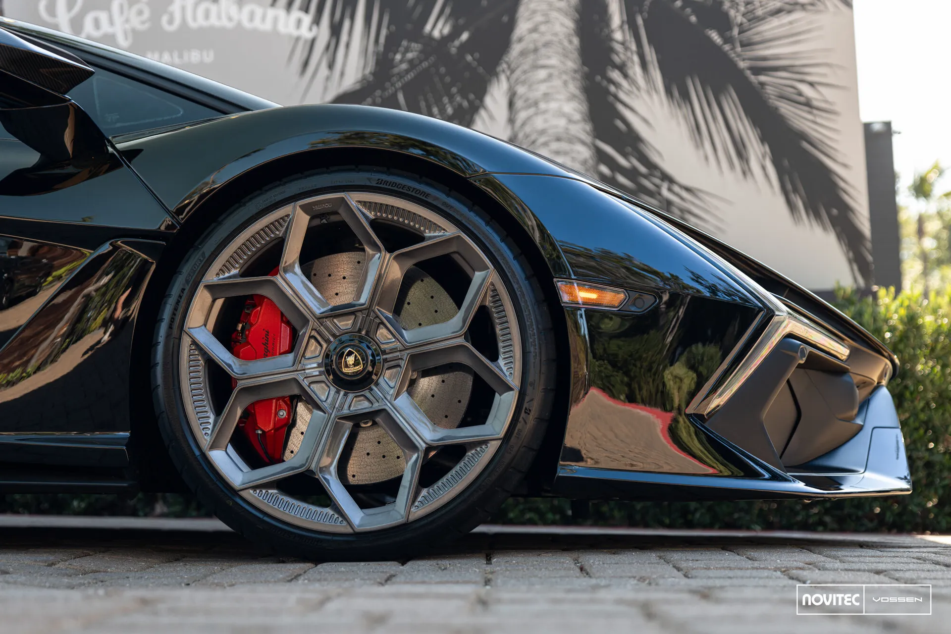 Lamborghini Revuelto, 14