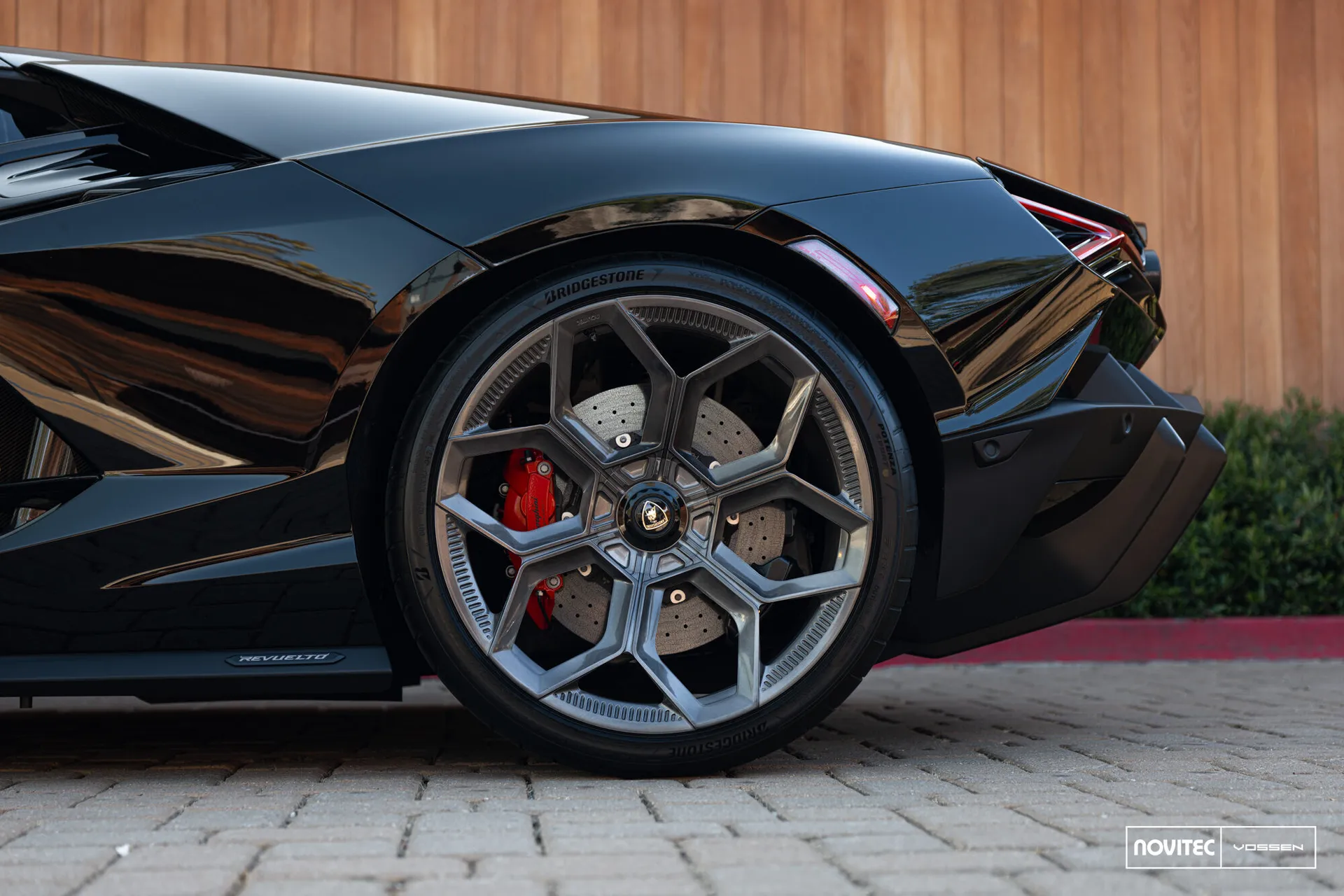 Lamborghini Revuelto, 4