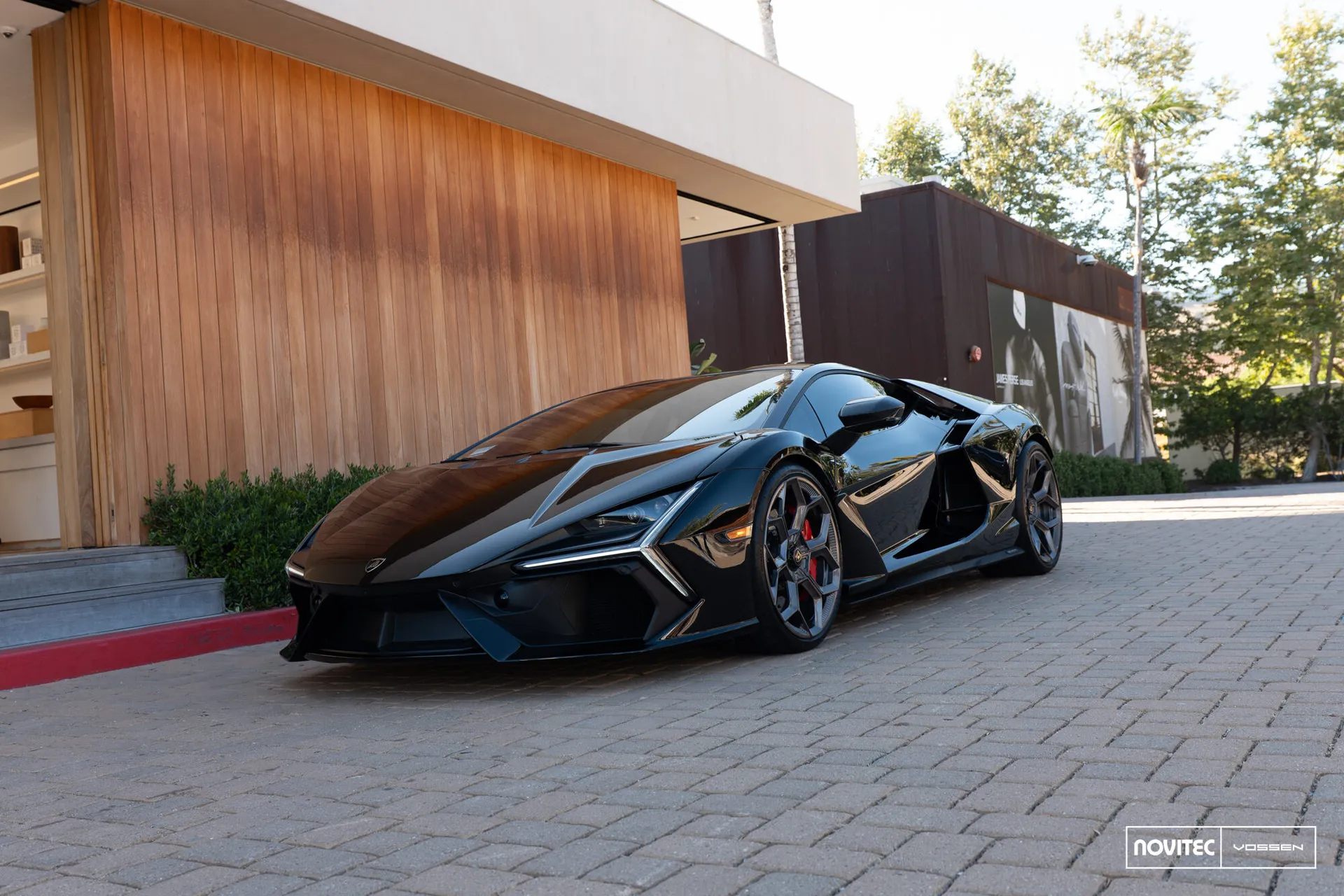 Lamborghini Revuelto, 1