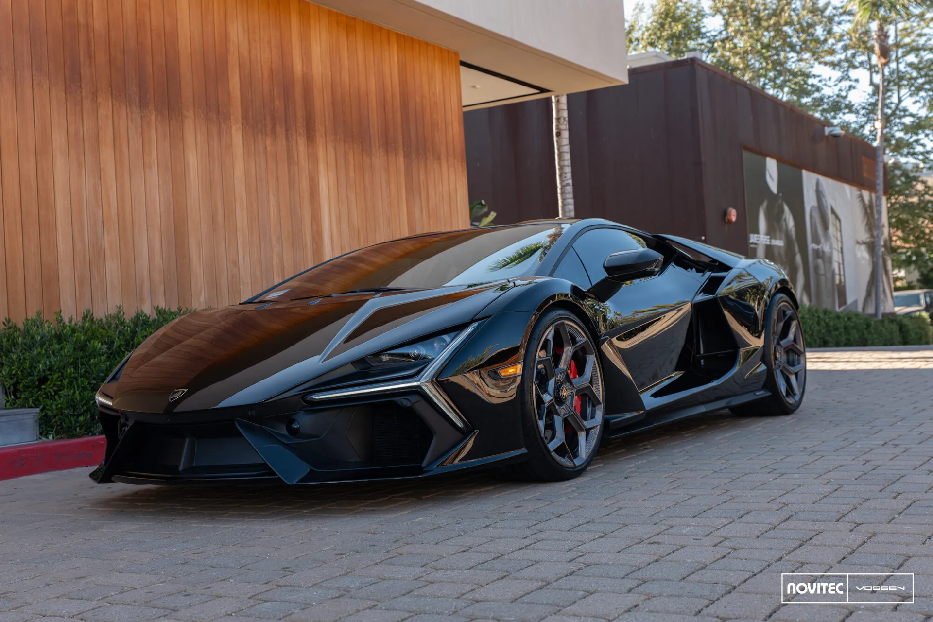 Lamborghini Revuelto, 8