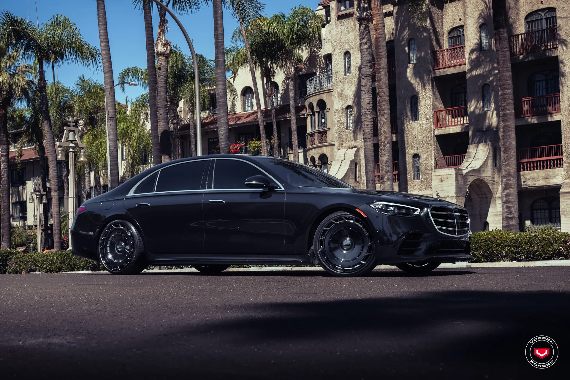 Mercedes Benz S-Class, 1