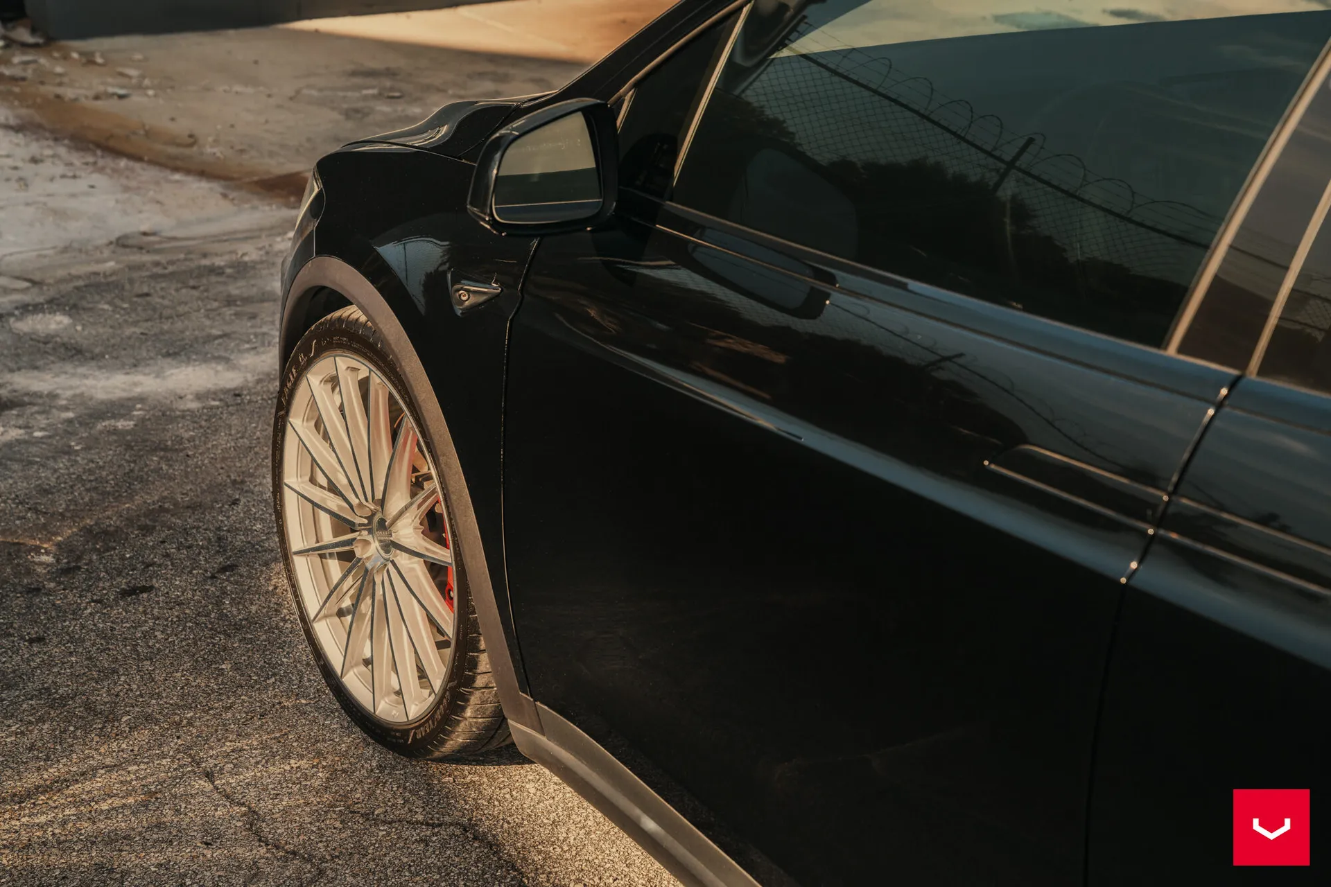 Tesla Model X, 3