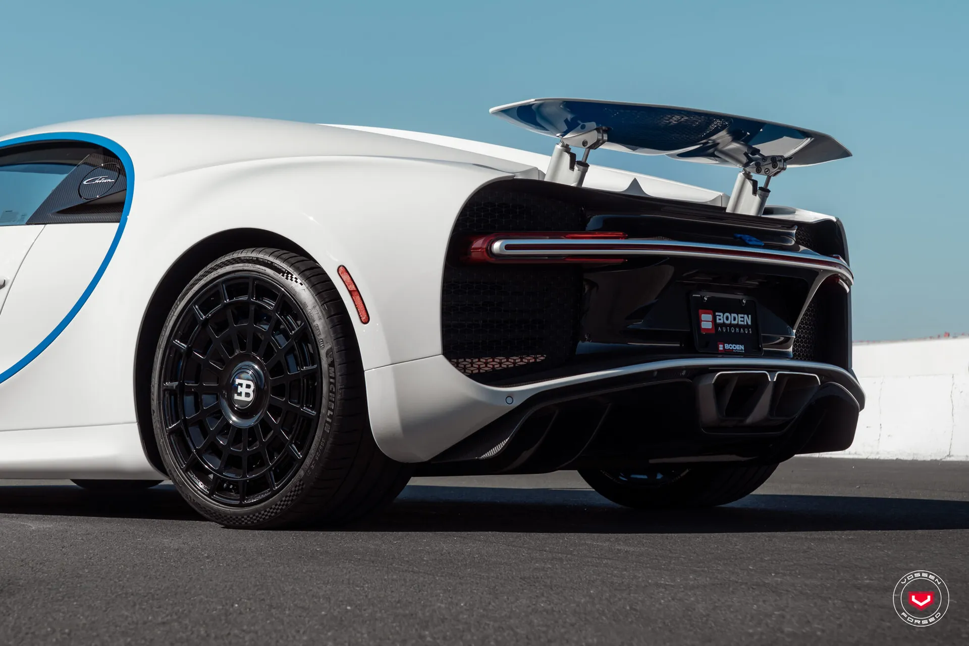 Bugatti Chiron, 8