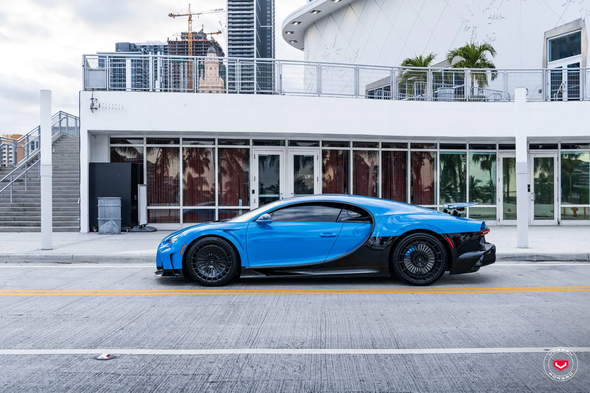 Bugatti Chiron, 16