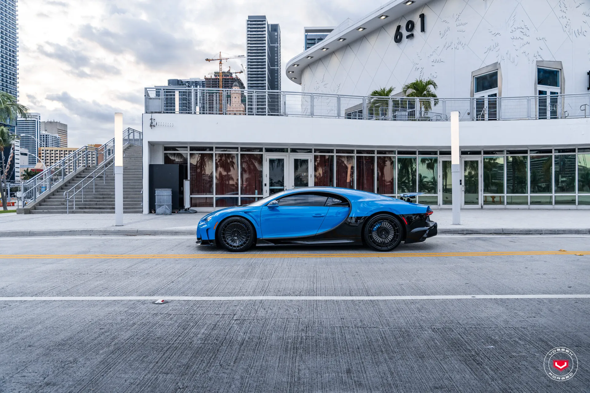 Bugatti Chiron, 17