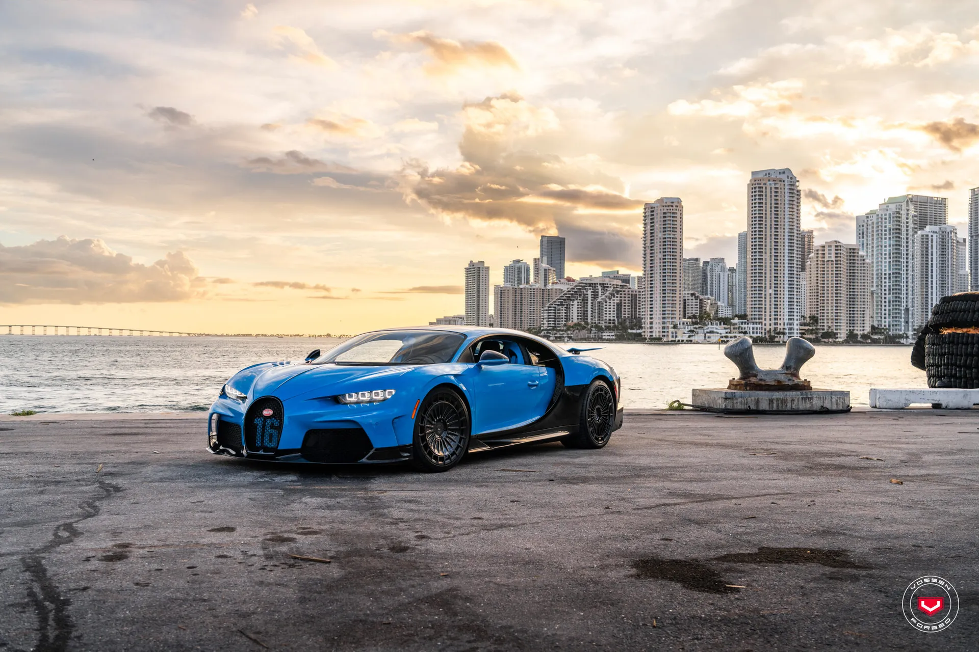 Bugatti Chiron, 12
