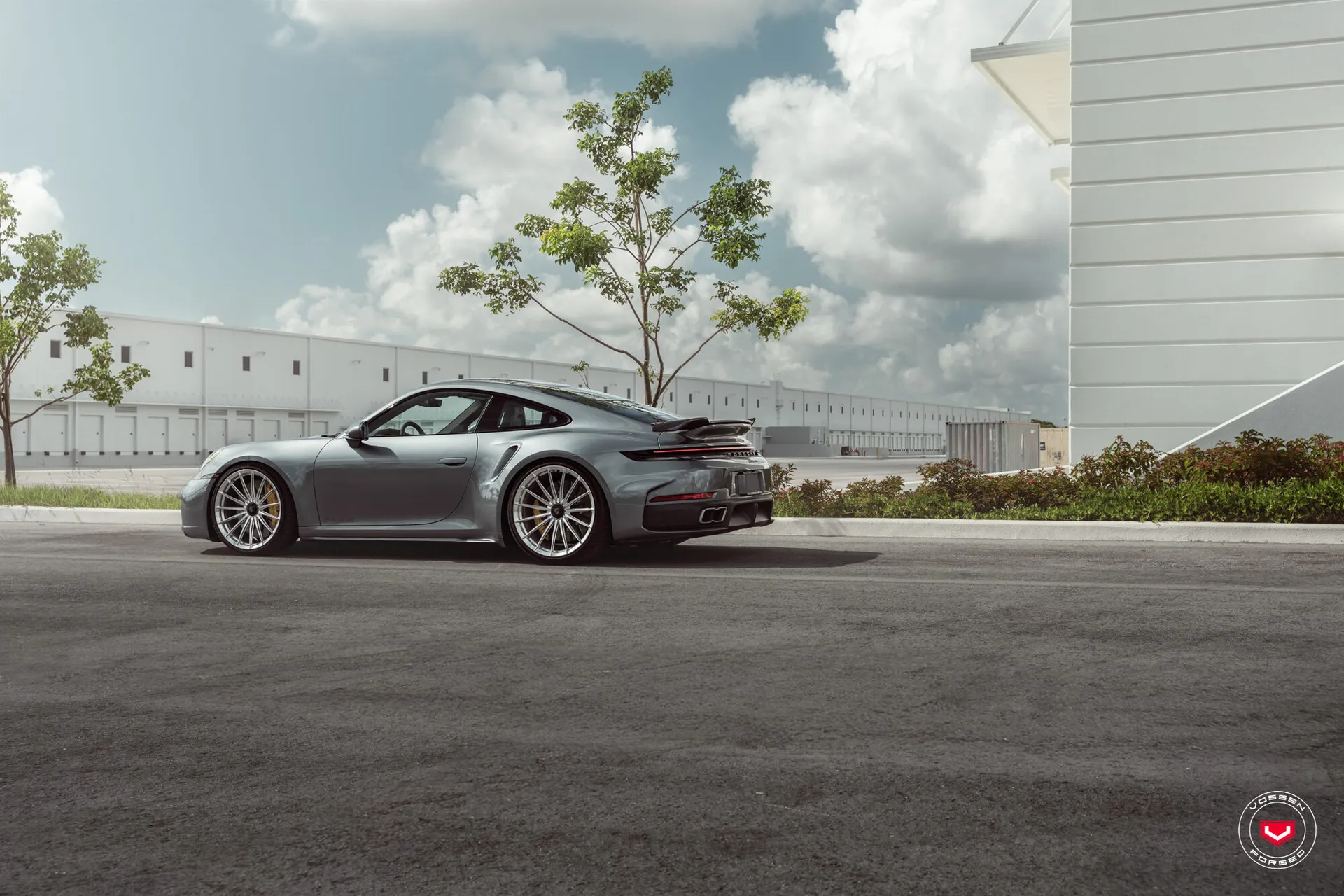 Porsche 992, 8