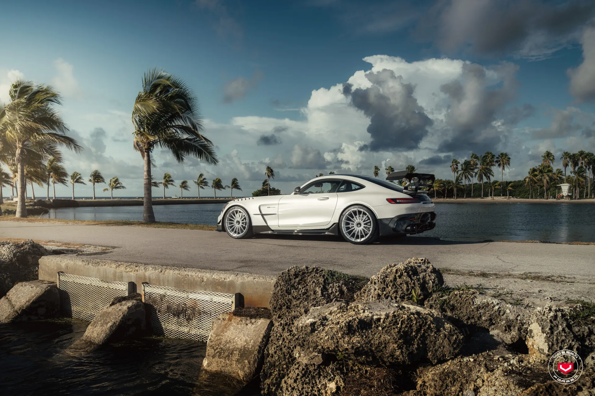 Mercedes Benz AMG GT Coupe, 1