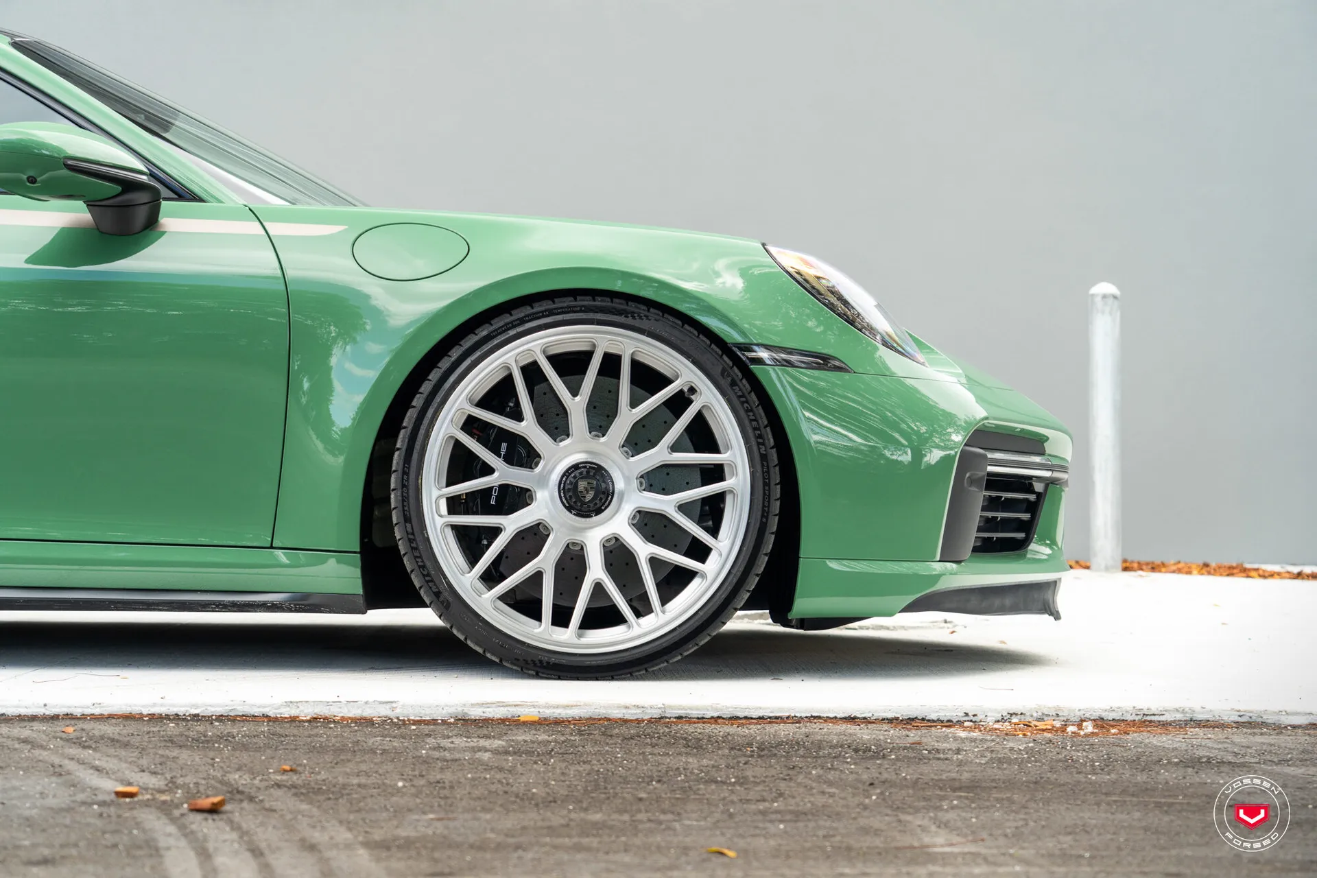Porsche 992, 8